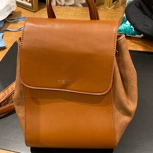 NWT David Jones Paris tan faux leather purse / backpack. Adjustable straps.